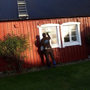 Glasklart i Halmstad hjälper dig med fönsterputs i Laholm
